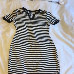 Cute curvey black and white dress